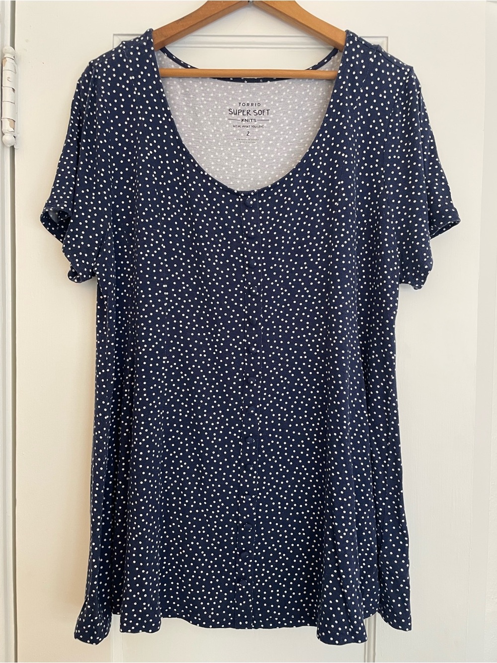 torrid Navy White Polka Dot Scoop Neck Tee